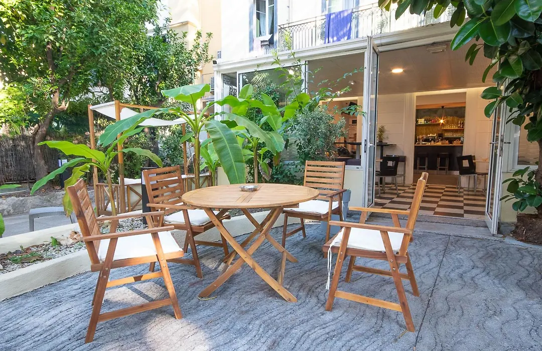 Auberge De Jeunesse Hi Nice Les Camelias-1
